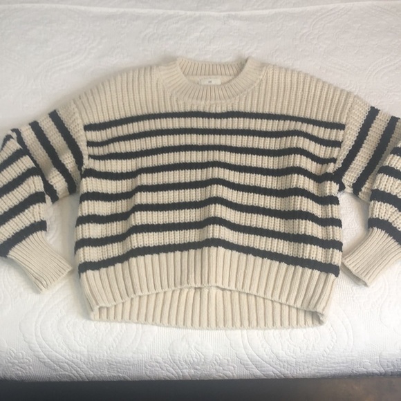 H & M Soft Knit Sweater Dropped Shoulder Long Sleeve Ribbed Neckline Size XL - Picture 8 of 11